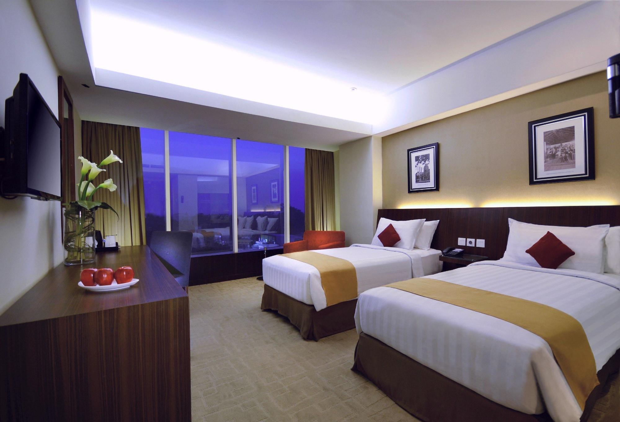 Aston Madiun Hotel & Conference Center Kültér fotó