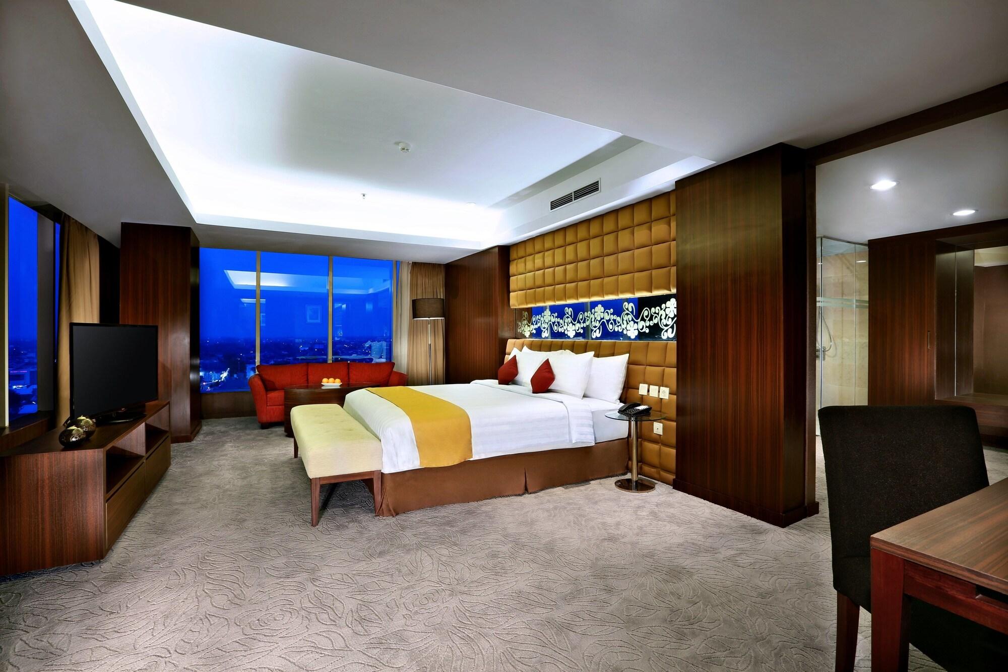 Aston Madiun Hotel & Conference Center Kültér fotó