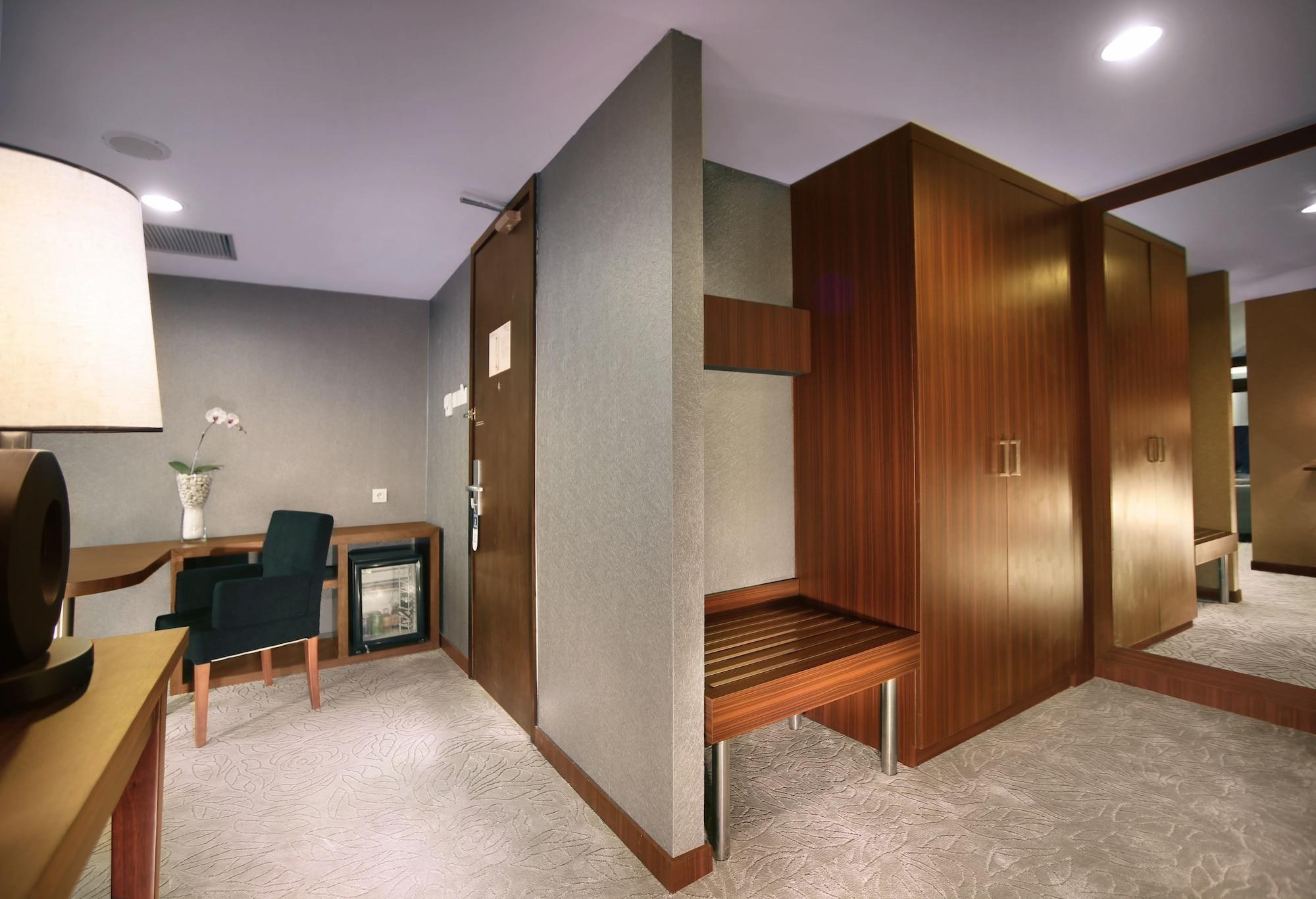Aston Madiun Hotel & Conference Center Kültér fotó