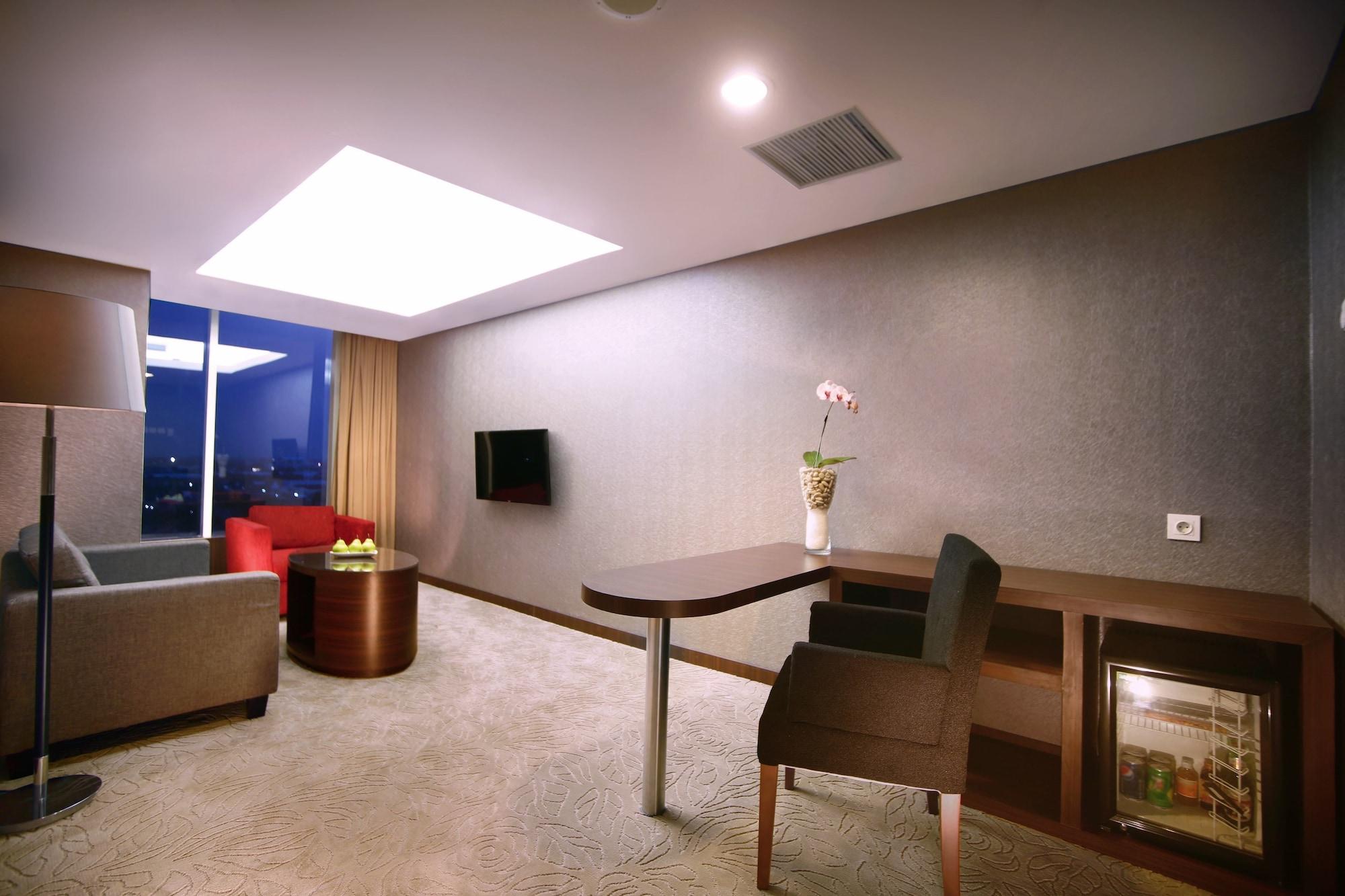 Aston Madiun Hotel & Conference Center Kültér fotó