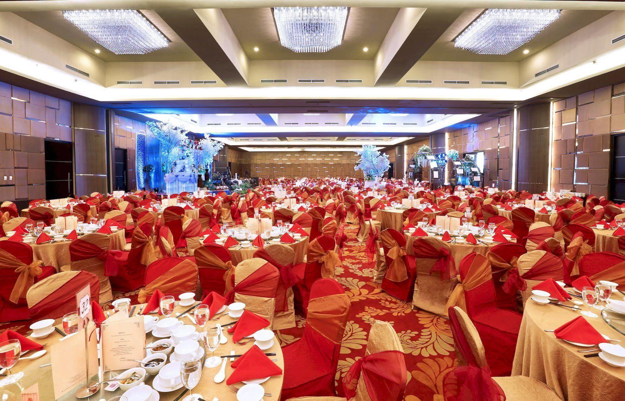 Aston Madiun Hotel & Conference Center Kültér fotó