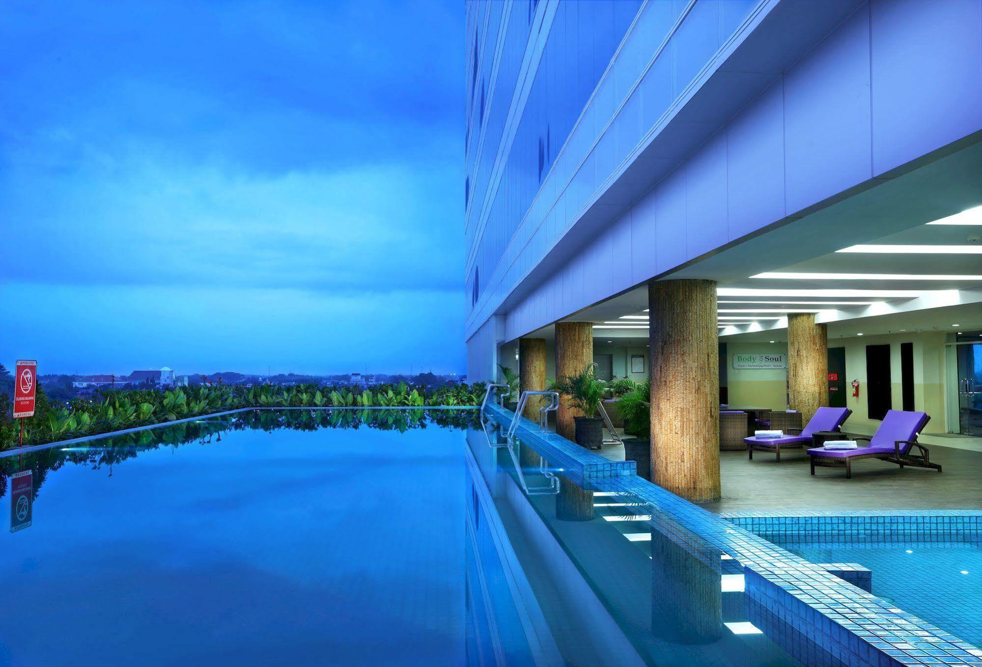 Aston Madiun Hotel & Conference Center Kültér fotó
