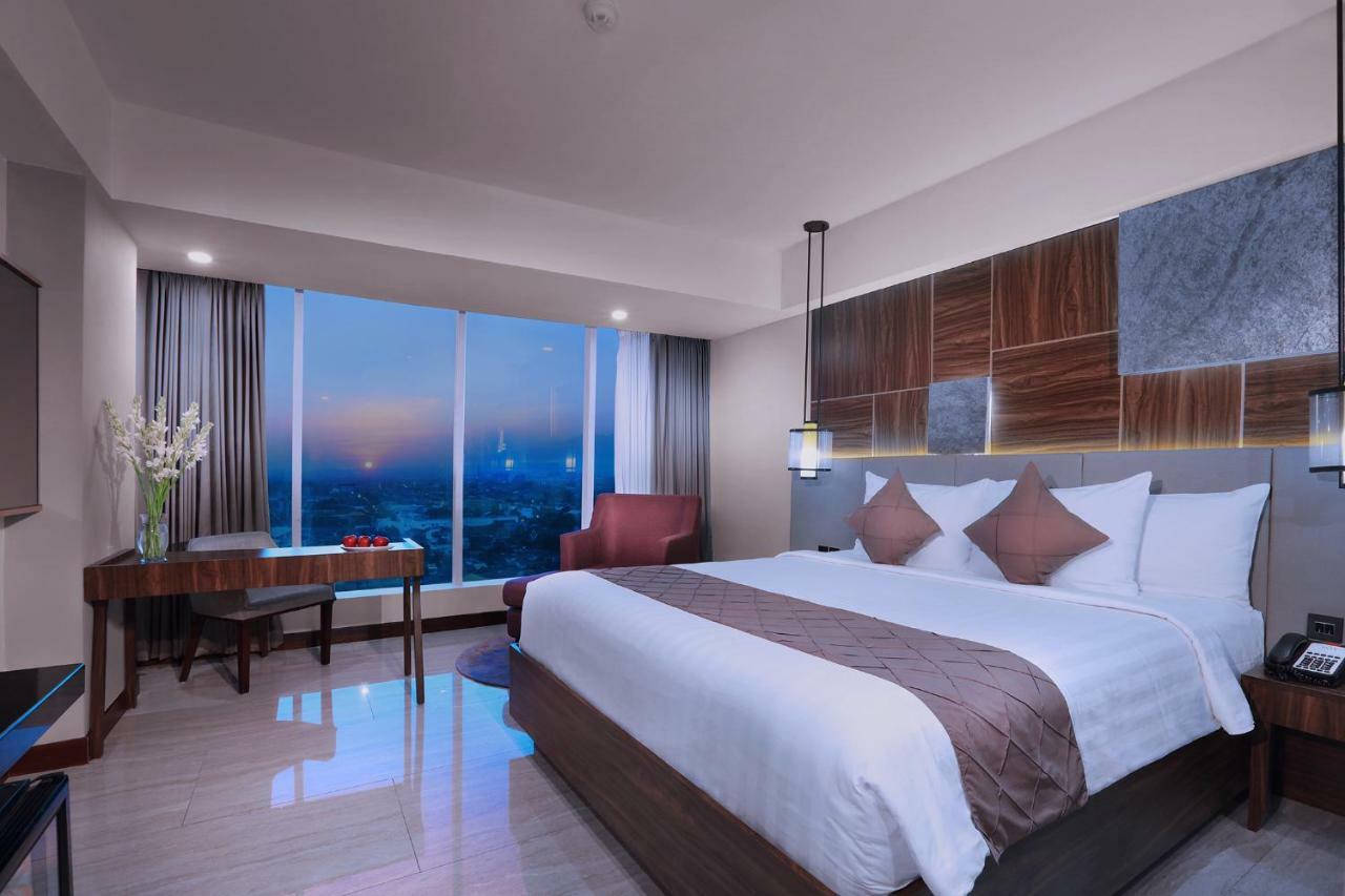 Aston Madiun Hotel & Conference Center Kültér fotó